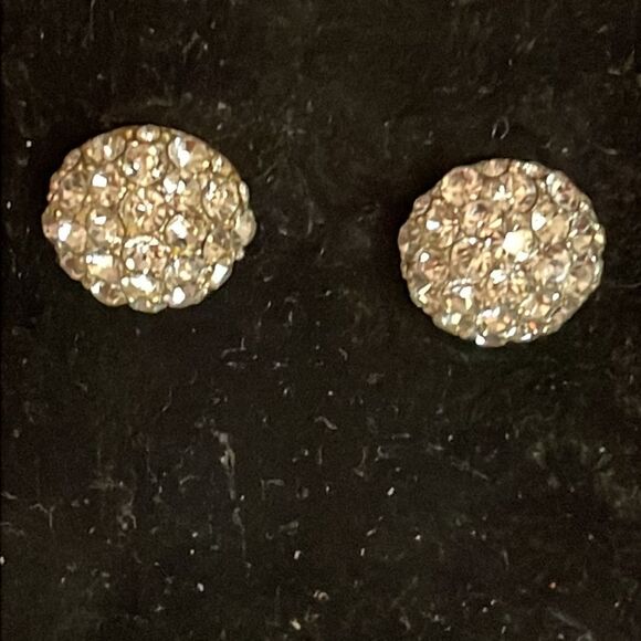 Vintage large-0.75” x 0.5”-sterling silver domed Austrian crystal stud earrings - Picture 3 of 13